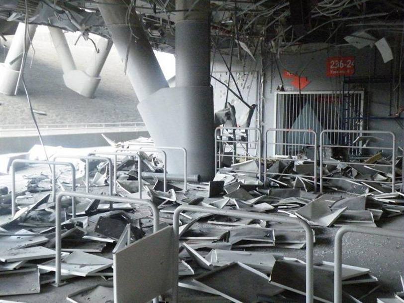 Due bombe sono esplose nella Donbass Arena, lo stadio dello Shakhtar Donetsk. A renderlo noto  lo stesso club ucraino, che pubblica diverse foto della struttura danneggiata dopo le esplosioni. Non ci sono stati feriti. shakhtar.com 